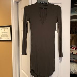 Green long sleeve dress